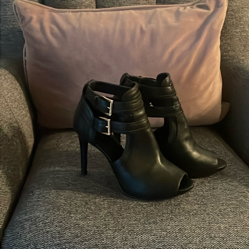 Black Michae Kors peep toe heel